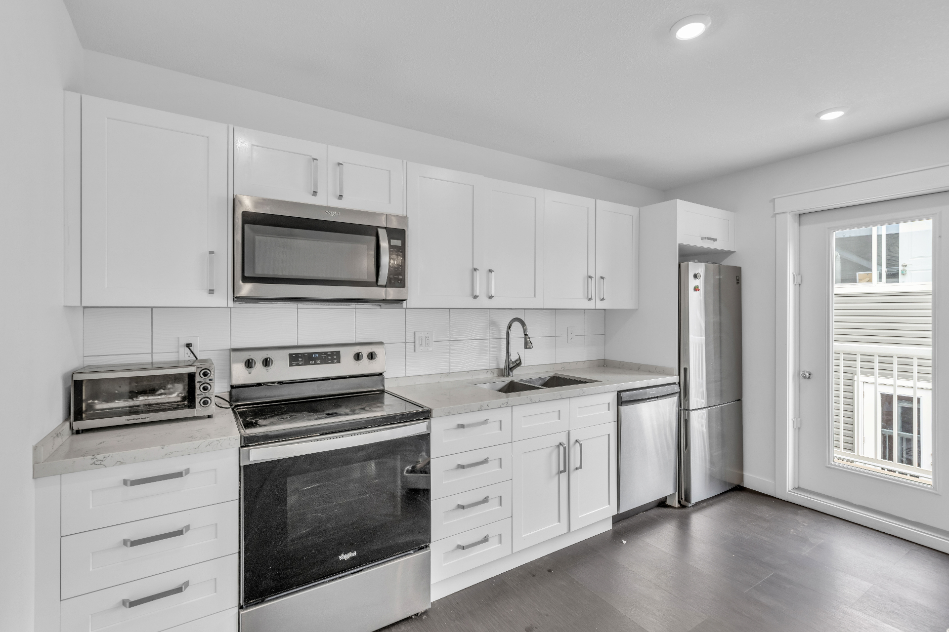 萨斯卡通【Optimist Park 对面 | 河西小户型2房联排 | 带车库】--林与唐地产 - 2